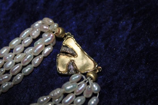 Smuk 5-radet perlekæde japanske ferskvandsperler med lås (guld med brillianter)