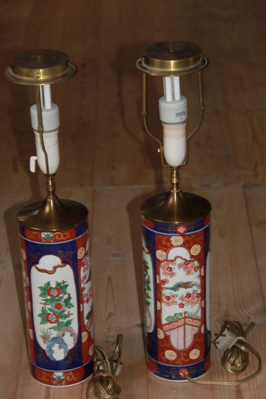 2 smukke japanske bordlamper