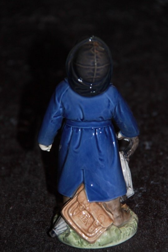 Royal Copenhagen figur Dreng med paraply 2. SORTERING x