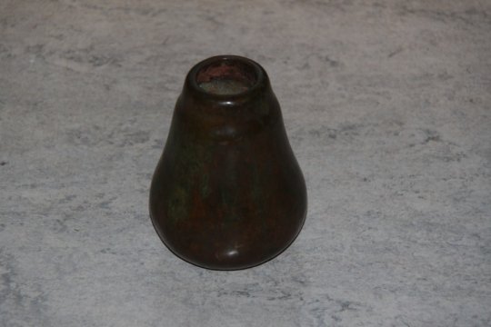 Smuk patineret bronze vase