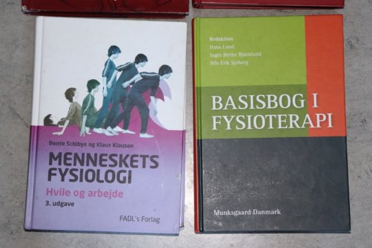 4 tykke bøger til fysioterapiuddannelsen