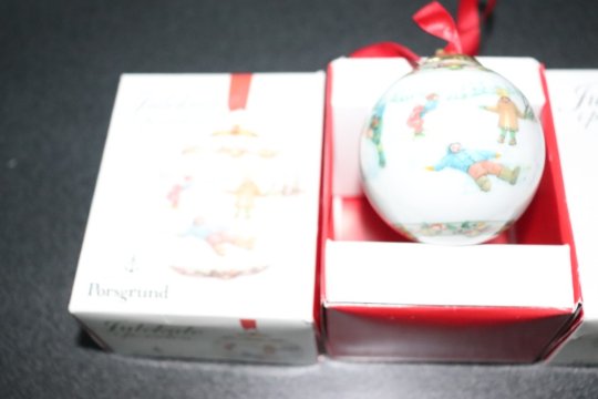 2 Porsgrund julekugler porcelæn