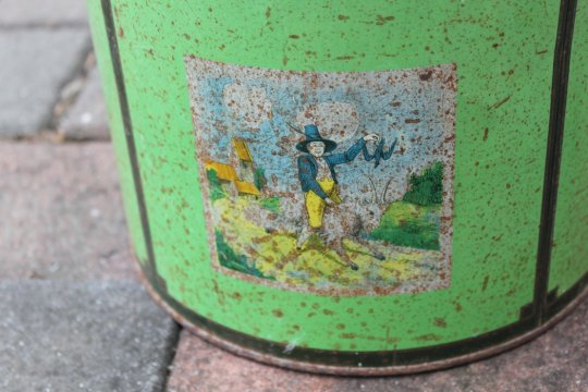 Tudsegammel stor kagedåse