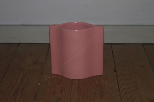 Fin lyserød vase fra Höganäs Keramik Sverige