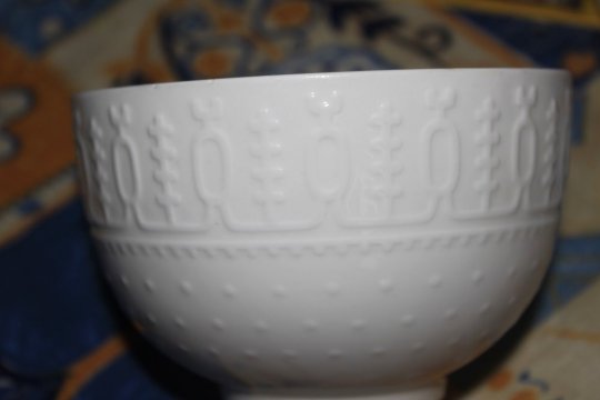 Royal Copenhagen Blanc de Chineskål med reliefmønster